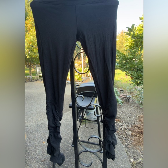 LuLuLemon Black Ruched Leggings Size 4 - Picture 1 of 7
